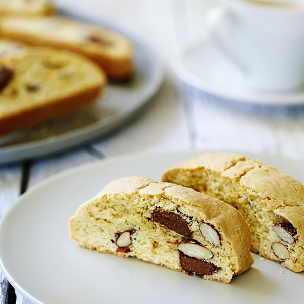 Biscotti with Chocolate Chunks & Almonds (per kg)